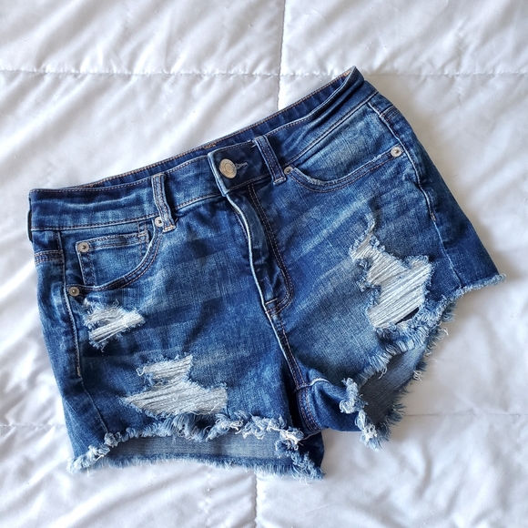 American Eagle Outfitters Pants - Women's American Eagle high rise shortie. Distressed. Size 4. Hi-rise.